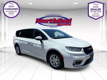 Used 2023 Chrysler Pacifica Touring-L