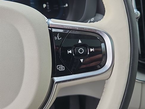 Used 2025 Volvo XC60 T8 Plus w/ Protection Package Premier image 20