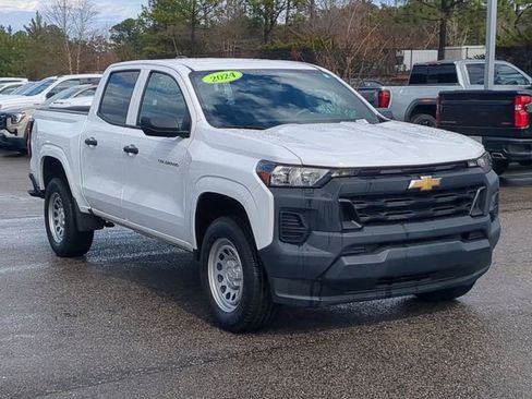 Used 2024 Chevrolet Colorado W/T image 2