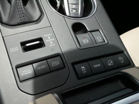 Certified 2021 Toyota Highlander XLE AWD/4WD image 25