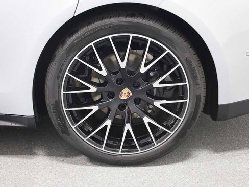 Certified 2025 Porsche Panamera 4 AWD/4WD image 37