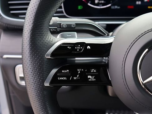 Used 2025 Mercedes-Benz GLS 450 4MATIC image 35