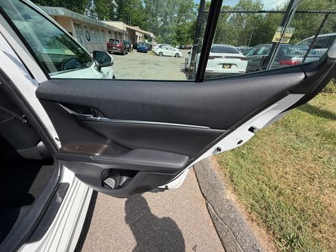 Used 2021 Toyota Camry XSE FWD image 17