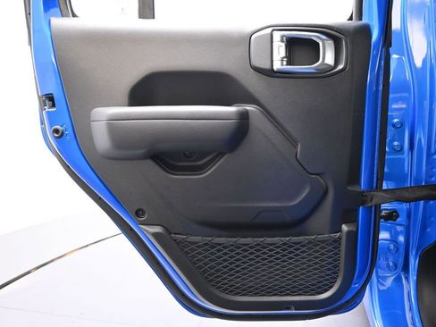 Used 2025 Jeep Wrangler Sport image 21