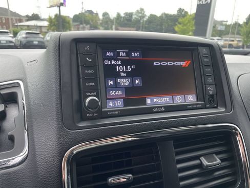 Used 2020 Dodge Grand Caravan SXT FWD image 11