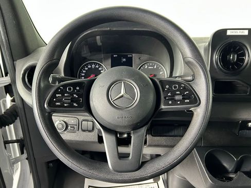 Used 2024 Mercedes-Benz Sprinter 2500 image 23