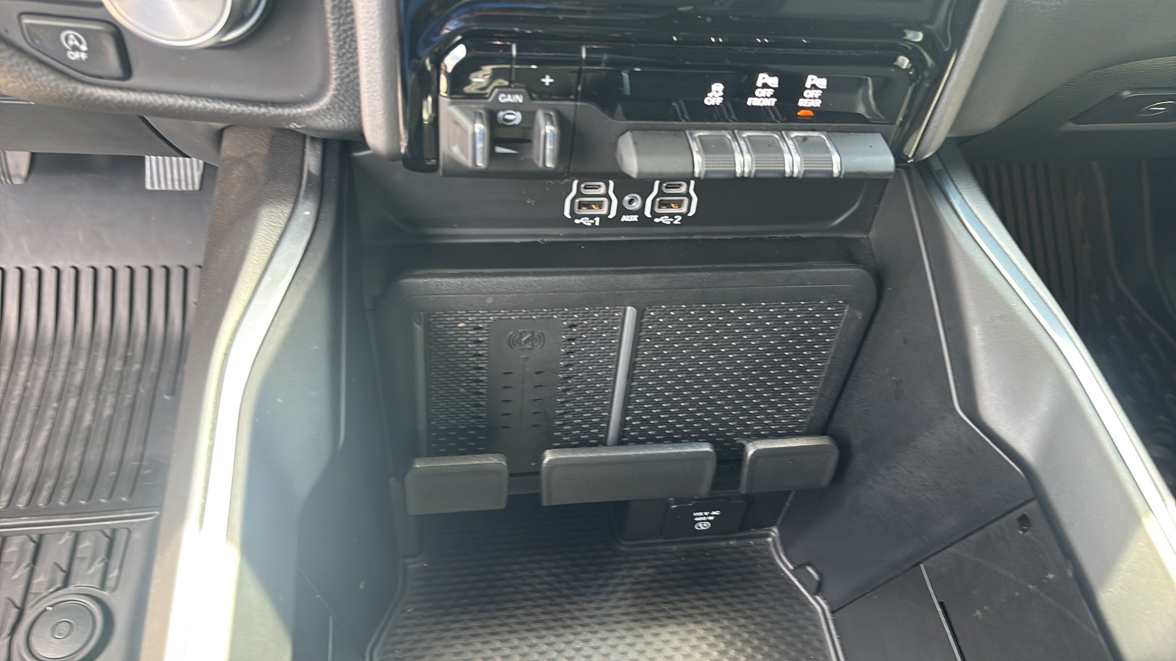 Used 2026 RAM 1500 Laramie w/ Sport Appearance Package RWD image 30