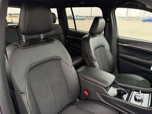 New 2026 Jeep Grand Cherokee Altitude image 25