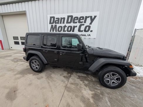 Used 2021 Jeep Wrangler Unlimited Sport image 32