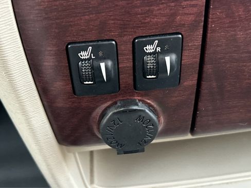 Used 2013 Toyota Sienna XLE image 40