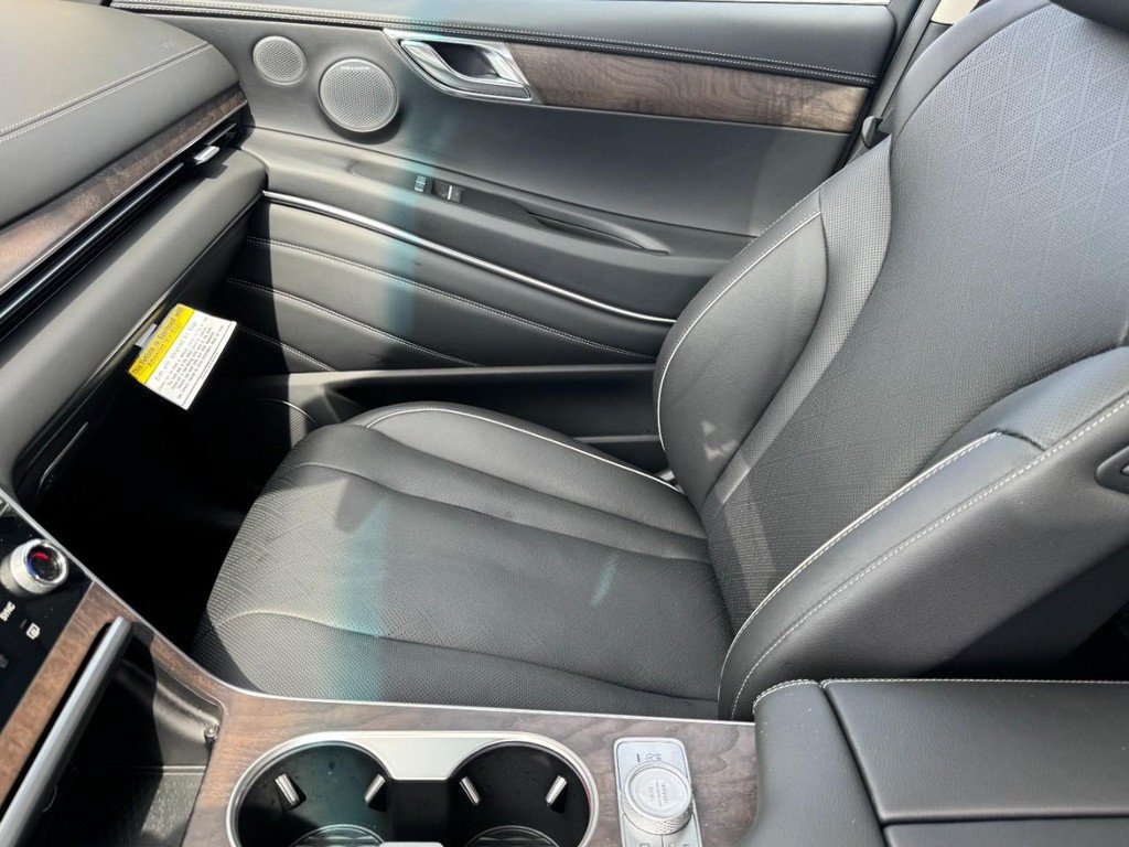 Certified 2026 Genesis GV80 2.5T Advanced AWD/4WD image 14