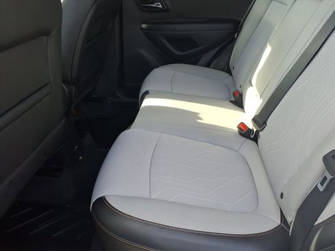 Used 2020 Chevrolet Trax LT w/ LT Convenience Package image 10