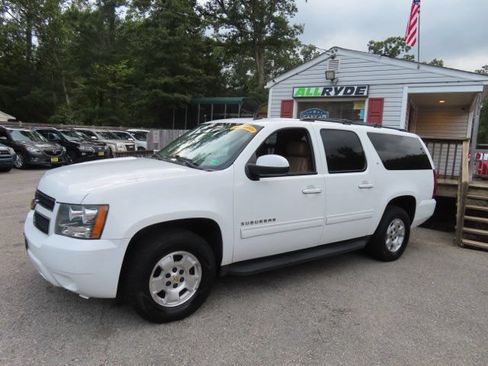 Used 2014 Chevrolet Suburban LT RWD image 1