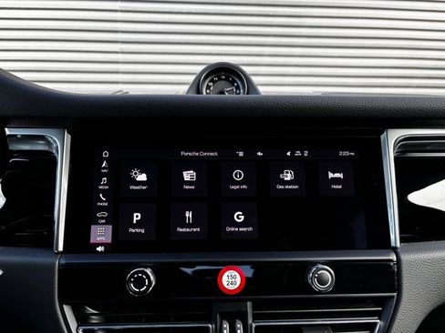 Certified 2025 Porsche Macan image 19