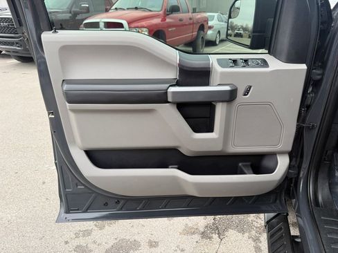 Used 2017 Ford F150 XLT image 8