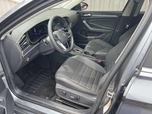 Used 2024 Volkswagen Jetta SE FWD image 10