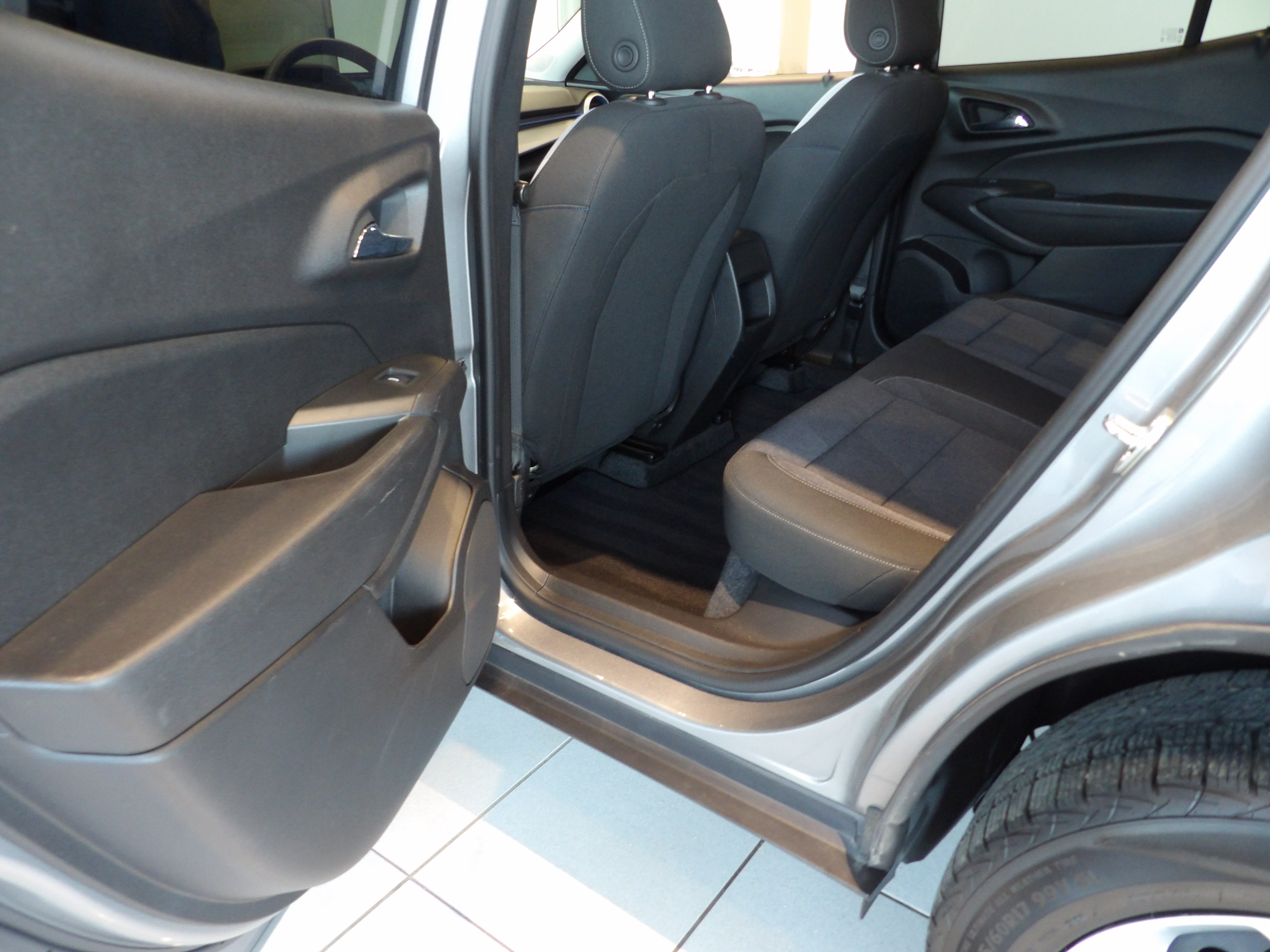 Used 2024 Chevrolet Trax LS FWD image 14