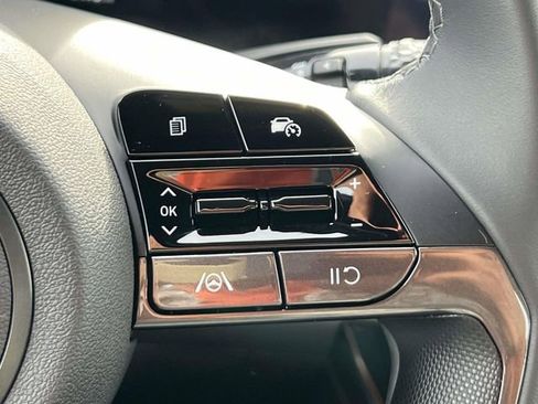 Certified 2025 Hyundai Elantra SEL image 20