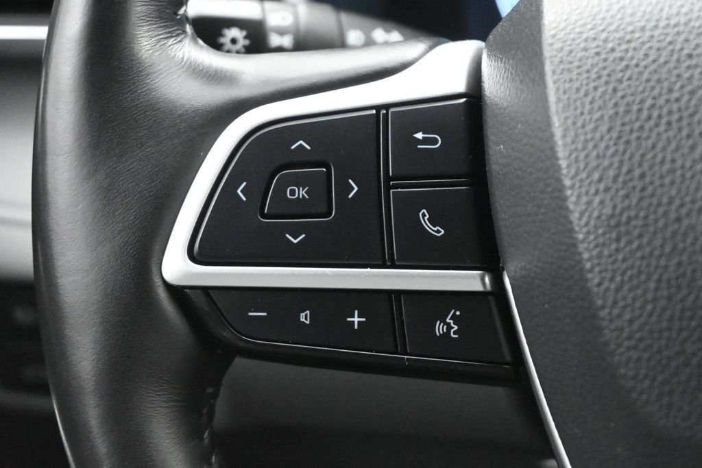 Used 2024 Toyota Highlander Limited FWD image 8