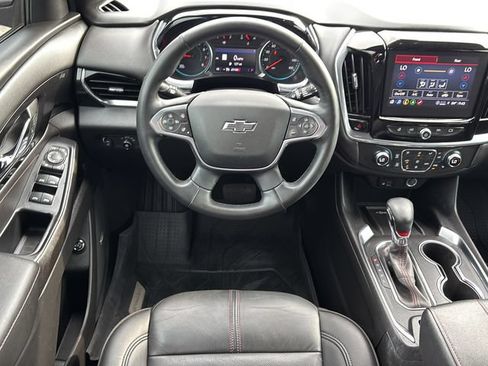 Used 2023 Chevrolet Traverse RS FWD image 15