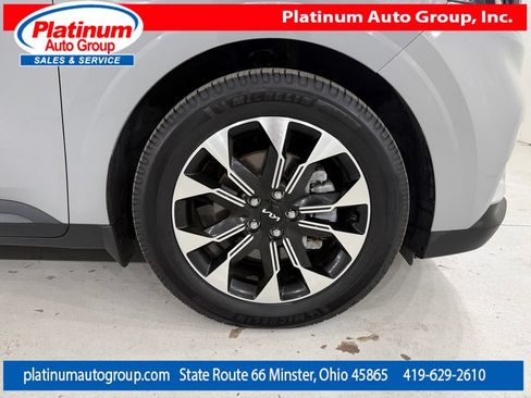 Used 2023 Kia Carnival EX FWD image 58