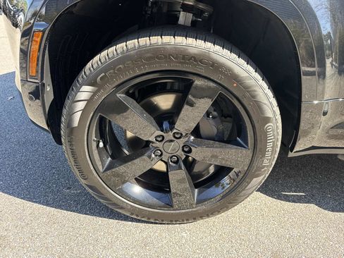 New 2026 Land Rover Defender 110 X-Dynamic SE image 10