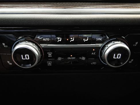 Used 2024 GMC Sierra 1500 Elevation image 12