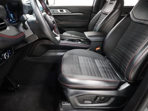 Used 2025 Ford Explorer ST-Line w/ ST-Line Street Pack image 7