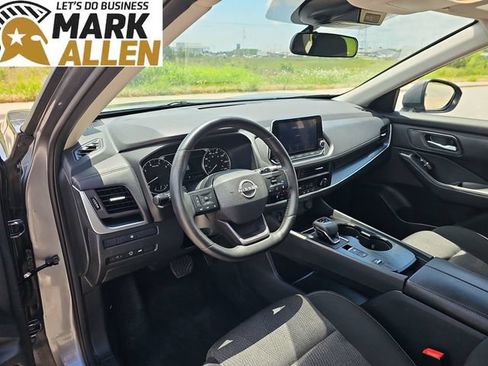 Used 2025 Nissan Rogue SV FWD image 10