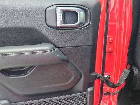 Used 2020 Jeep Wrangler Unlimited Sahara AWD/4WD image 24