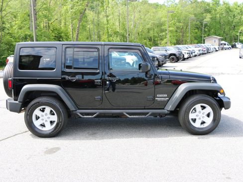 Used 2017 Jeep Wrangler Unlimited Sport w/ Quick Order Package 24S AWD/4WD image 8