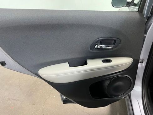 Used 2019 Honda HR-V LX image 15