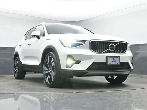 Used 2023 Volvo XC40 B5 Plus w/ Protection Package Premier AWD/4WD image 38