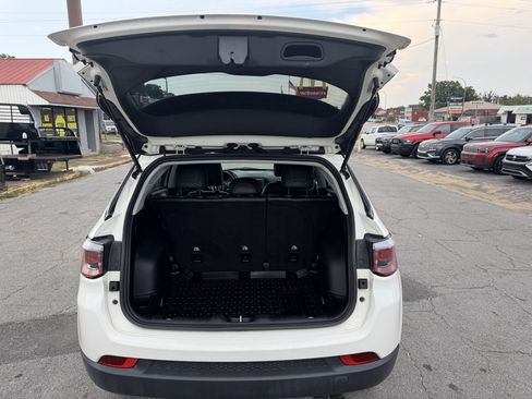 Used 2019 Jeep Compass Latitude FWD image 31