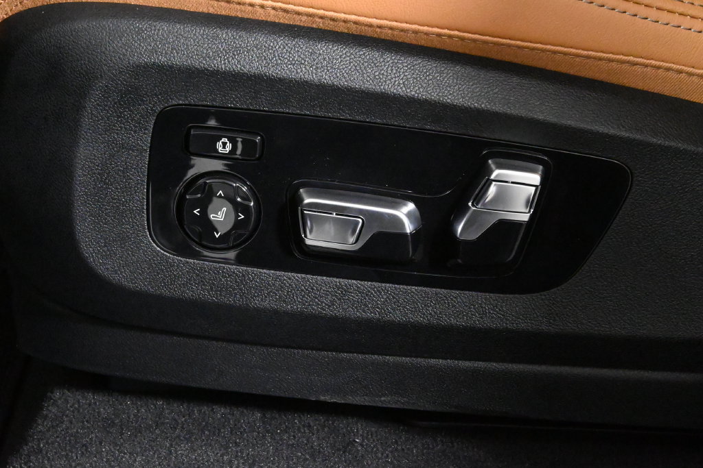 Used 2027 BMW X7 xDrive40i w/ M Sport Package AWD/4WD image 27