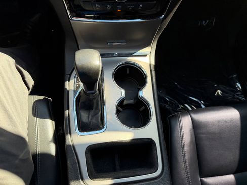 Used 2021 Jeep Grand Cherokee Limited image 31