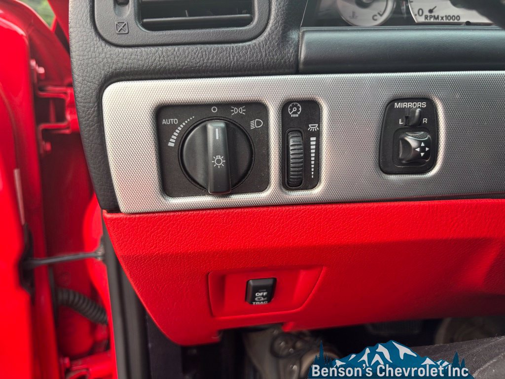 Used 2005 Ford Thunderbird RWD image 24