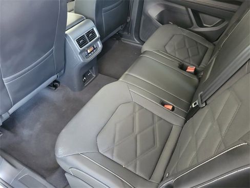 Used 2024 Volkswagen Atlas SE image 14