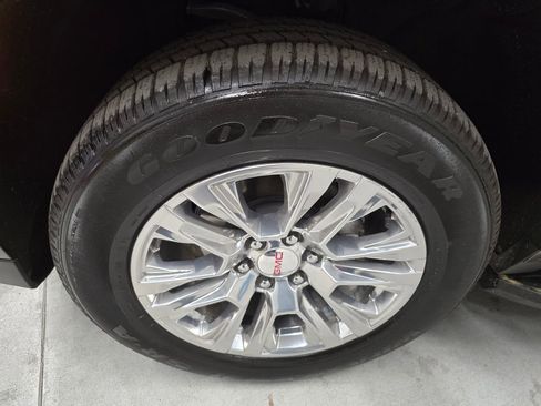 Used 2024 GMC Yukon XL Denali image 10