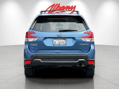 Used 2019 Subaru Forester Premium AWD/4WD image 5