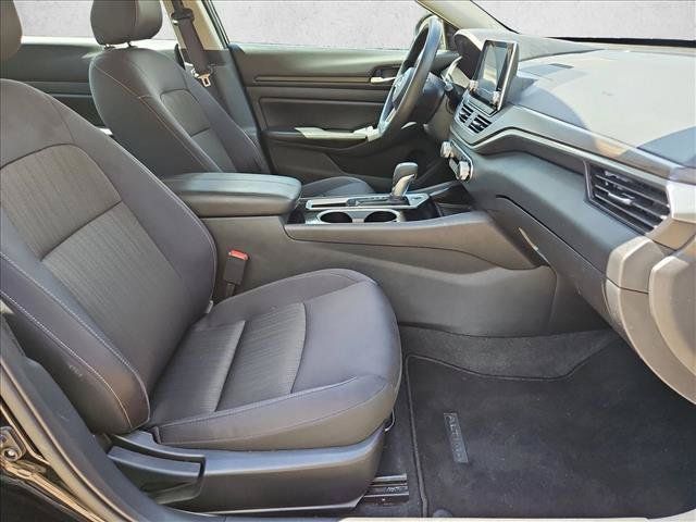 Used 2024 Nissan Altima 2.5 SV FWD image 19