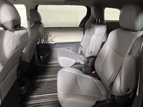 Used 2023 Toyota Sienna XLE image 22
