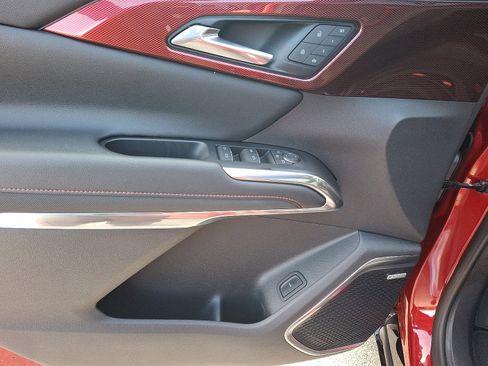 Used 2024 Chevrolet Traverse RS image 14