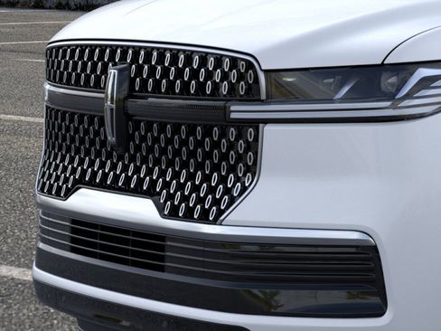 New 2026 Lincoln Navigator Reserve AWD/4WD image 17