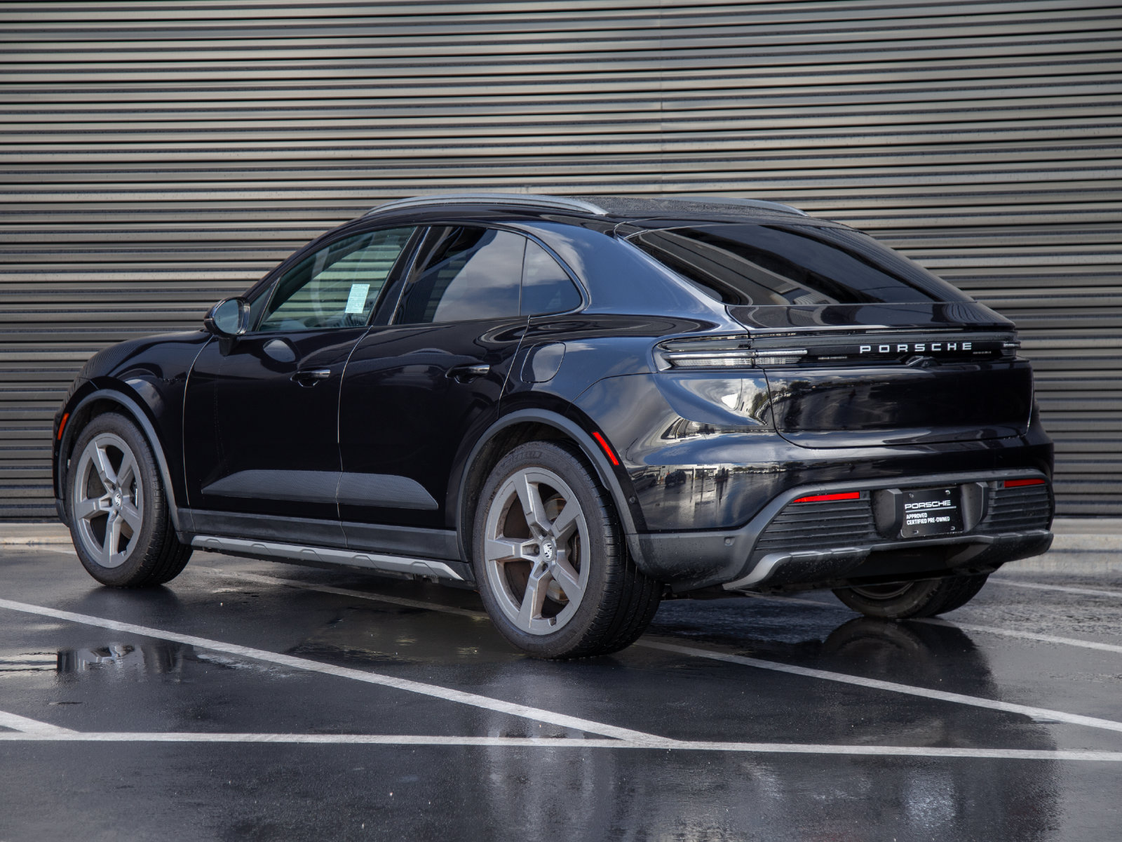 Certified 2025 Porsche Macan Electric RWD image 4