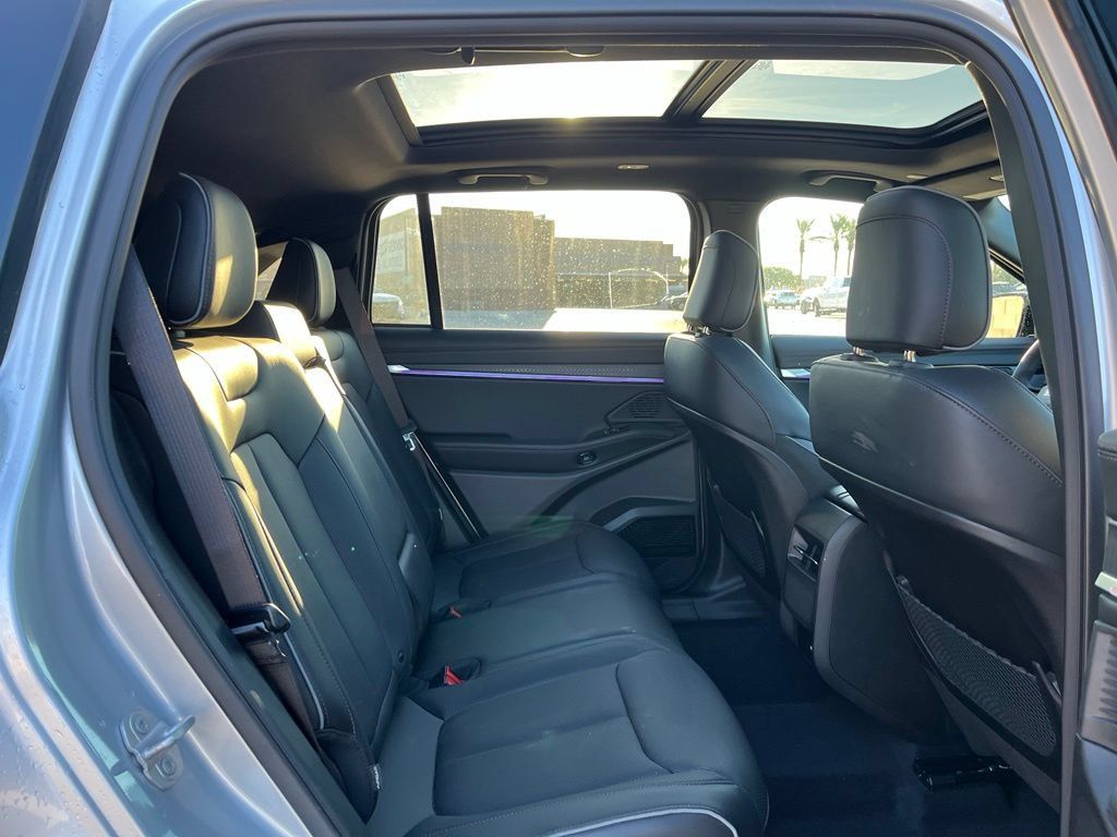 Used 2025 Jeep Wagoneer S Limited AWD/4WD image 15