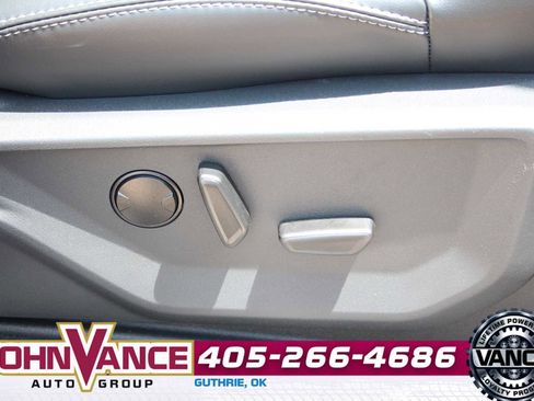 Used 2025 Ford Expedition Platinum AWD/4WD image 19