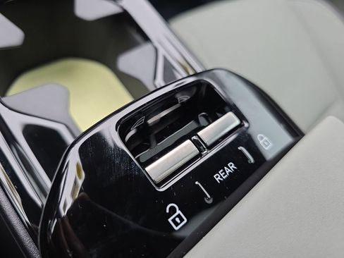 New 2025 Volvo EX30 Plus w/ Protection Package Premier image 37