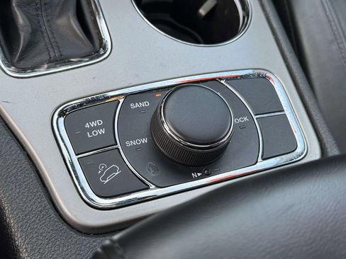 Used 2020 Jeep Grand Cherokee Limited AWD/4WD image 31