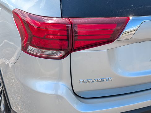 Used 2020 Mitsubishi Outlander SEL AWD/4WD image 17